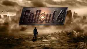 一個孤獨的身影在廢土上凝視著 Fallout 4 標誌，背景是廢棄的城市建築。
