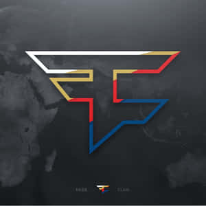 FAZE CLAN 電競標誌，在深色世界地圖背景上採用紅、黃、藍色幾何設計。