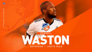 足球員 Kendall Waston 身穿 FC Cincinnati 球衣，橙色背景及文字。 — 足球 壁紙