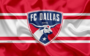 FC Dallas足球隊旗幟，紅白條紋和長角公牛標誌 — 足球 壁紙