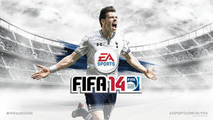 足球員在帶有FIFA 14標誌的球場上慶祝勝利。