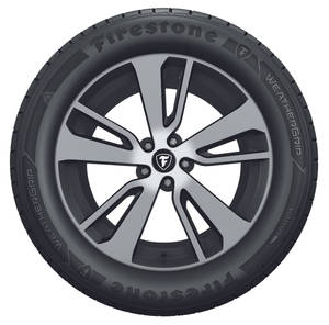 Firestone WeatherGrip 輪胎在銀色合金輪圈上的特寫。 — 汽車 壁紙