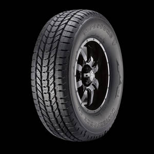 Firestone Winterforce LT 輪胎安裝在黑色合金輪圈上，背景為黑色