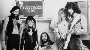 後台更衣室中的 Fleetwood Mac 樂隊成員。