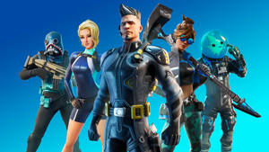 五個穿著未來裝備嘅Fortnite角色喺藍色漸變背景前手持武器擺姿勢。