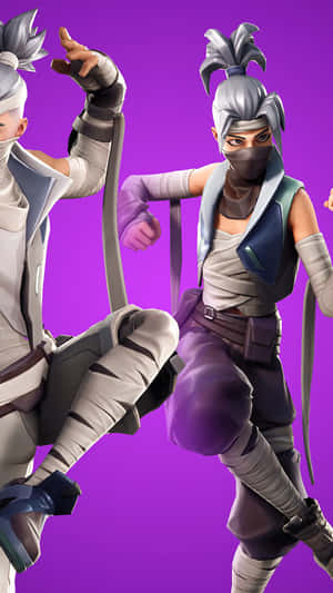 兩個 Fortnite 忍者角色在紫色背景上擺出戰鬥姿勢