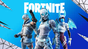 三個穿著冰霜盔甲的Fortnite遊戲角色手持武器擺姿勢。