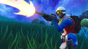 Fortnite角色在草地上發射武器