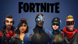 五個穿著未來裝備嘅Fortnite角色喺遊戲標誌下擺姿勢。