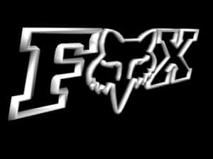 黑色背景上，O字內有狐狸頭的3D風格FOX標誌 — 銀色 壁紙