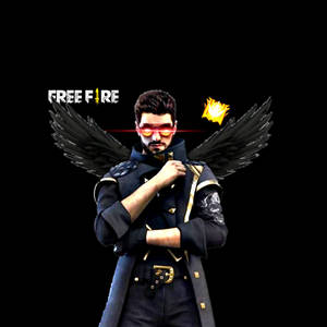 遊戲角色，擁有黑色翅膀和紅色發光眼鏡，穿著 Free Fire 遊戲服裝。