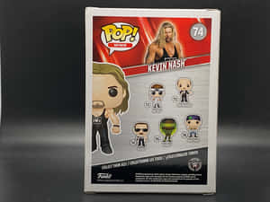 Funko Pop WWE Kevin Nash 收藏人偶盒，連同其他摔角手人偶。
