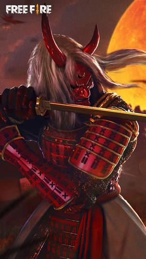 紅色盔甲惡魔武士在日落時手持劍。