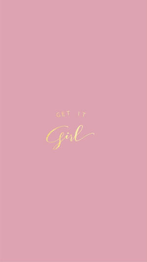 粉紅色背景，金色草書文字「GET IT Girl」