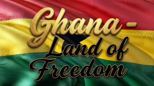 加納國旗，上面有金色和黑色的 Ghana Land of Freedom 文字。