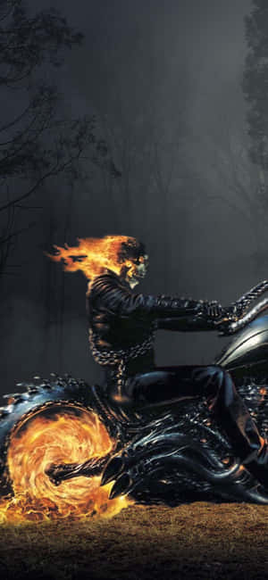 Ghost Rider 在黑暗森林中騎著火焰摩托車的夜晚場景 — OnePlus 壁紙
