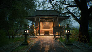 黃昏時被燈籠照亮的傳統日本神社，周圍環繞著樹木。