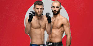 兩名赤裸上身的男性MMA拳手戴著UFC手套，在紅色和白色背景前擺姿勢。