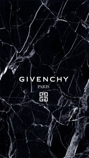 黑色大理石背景，白色文字Givenchy Paris標誌。