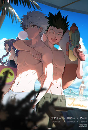 兩個肌肉發達的動漫男子在陽光明媚的海灘上擁抱，一個吹泡泡，另一個拿著水槍。