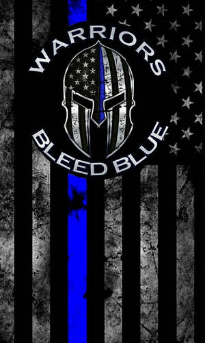 黑白旗幟，帶有藍色條紋和斯巴達頭盔標誌，上面寫著 warriors bleed blue。