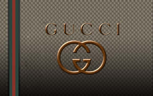 Gucci標誌和徽章在字母組合背景上，帶有紅綠條紋。