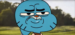 藍色卡通角色，自鳴得意的表情，站在草地上。 — Gumball 壁紙