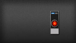 HAL 9000 電腦眼睛在深色紋理牆壁上發出紅光。