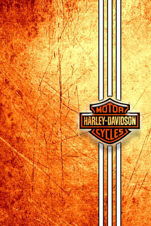 Harley-Davidson 標誌在帶有紋理的橙色和金色背景上，帶有白色條紋。 — 哈雷戴維森 壁紙