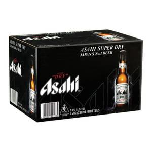 黑色Asahi Super Dry啤酒包裝，帶有琥珀色瓶身和大膽品牌標誌。 — 日本 壁紙