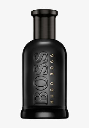 白色背景上的黑色Hugo Boss香水瓶，帶有金色文字。