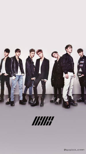 七位K-pop偶像穿著時尚服裝為宣傳照擺姿勢。