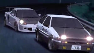 兩輛白色日本飄移車在夜間於潮濕的道路上奔馳。