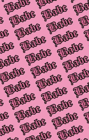 粉紅色牆紙上重複帶有黑色哥德式字體的「Babe」文字。 — 美學 壁紙