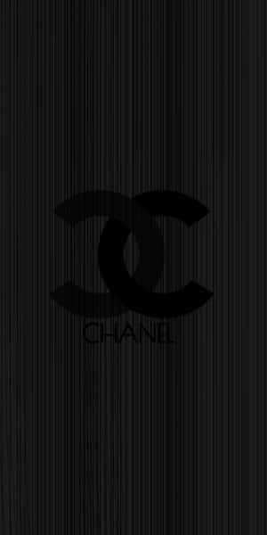 Chanel 標誌在黑色紋理背景上