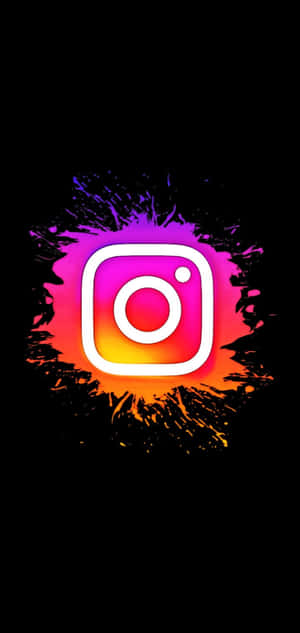 帶有彩色油漆飛濺背景的 Instagram 應用程式標誌。