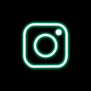 黑色背景上發光綠色霓虹燈Instagram標誌圖示