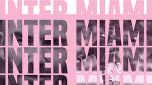 身穿黑色球衣的足球運動員被粉紅色和黑色「INTER MIAMI」文字框住。 — 黑色 壁紙