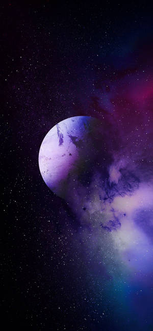 色彩繽紛的宇宙星雲中的紫色行星與星星