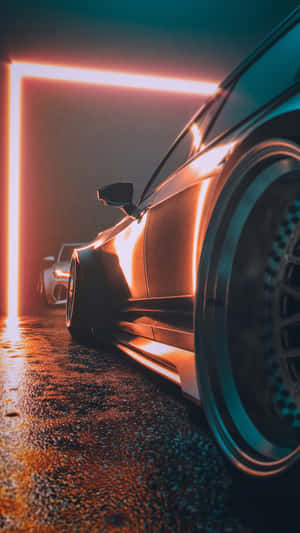 雨中城市小巷中霓虹燈光下的時尚跑車