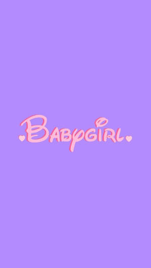 粉紅色草書 BABYGIRL 文字配愛心，薰衣草色背景 — 紫色 iPhone 壁紙