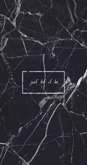 帶有白色紋理的黑色大理石背景，白色方框中顯示文字just let it be。