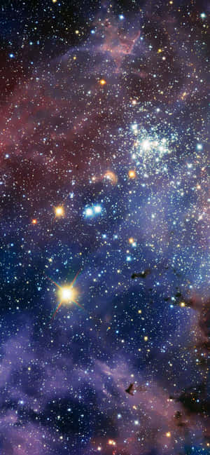 充滿發光恆星和旋轉紫色、粉紅色和藍色氣體雲的鮮豔宇宙星雲。