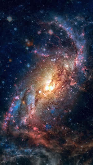 一個色彩繽紛的螺旋星系，在深空中擁有發光的星雲和恆星。