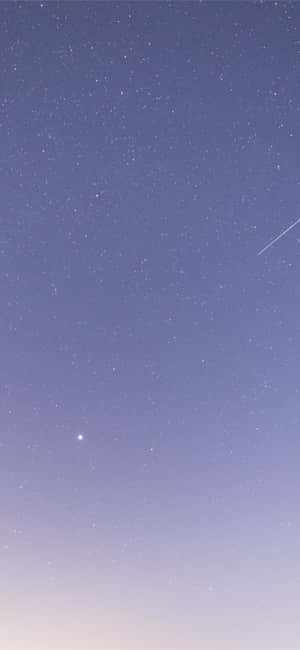 暮色天空，帶有星星和流星軌跡，紫色漸變