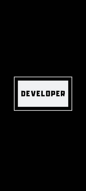 黑色背景上有一個白色矩形，內含粗體黑色文字 developer