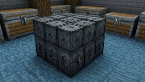 一個大型鐵製儲物箱被木製儲物箱包圍，在Minecraft石室中，地板是藍色瓷磚。