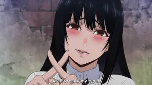 黑髮紅頰的動漫女孩做出交叉手指手勢。