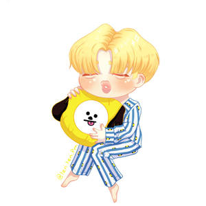 穿著睡衣的動漫男孩抱著BT21毛絨玩具。