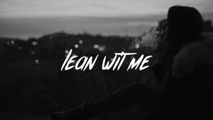 暮色中吸煙的人，散景燈光和文字 lean wit me